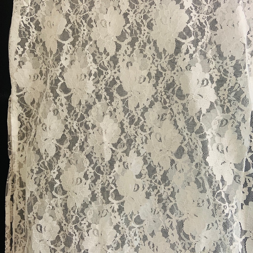 Lace dress - Picture 3 of 3